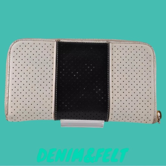 🖤PRADA Black/White Two Tone Perforated Logo Plate Leather Long Around Wallet!🖤 - Picture 3 of 9